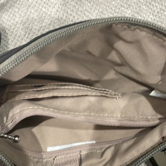 Baggallini- multiple option black bag. Cross body, over shoulder or wristlet. - Picture 5 of 10